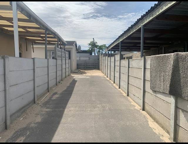 2 BEDROOM HOUSE FOR SALE IN MALIBU VILLAGE